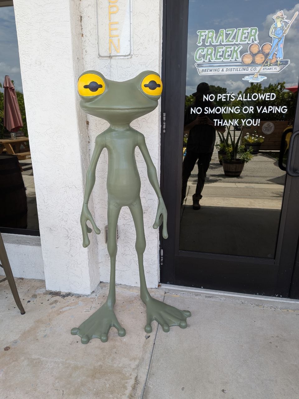 Frazier Frog statue, full body